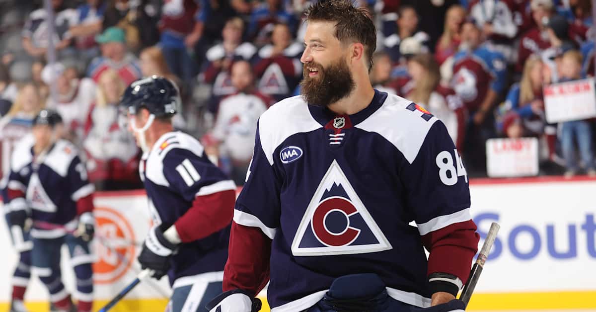 ”NHL:n mielenkiintoisin persoona” saavutti huiman raja­pyykin – Colorado-tähti repi huumoria repun mysteeristä | Urheilua lyhyesti