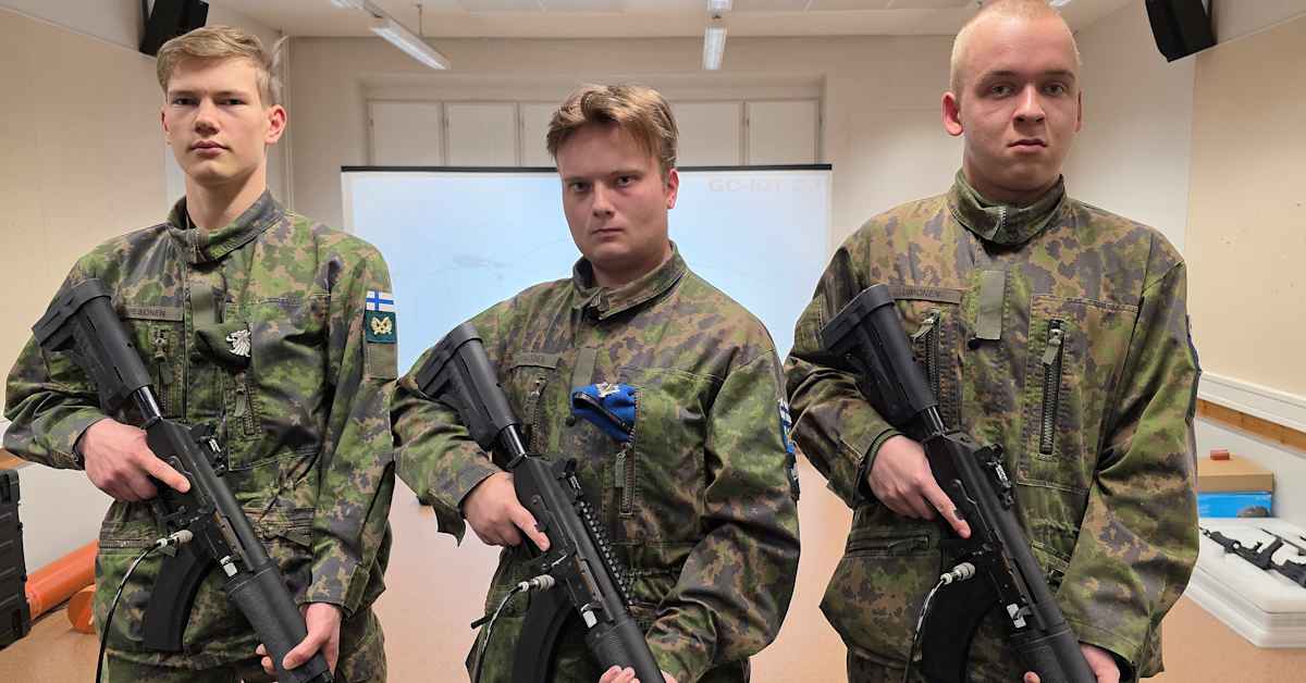 Simulaattorit innostavat varusmiehiä harjoittelemaan asepalveluksen loppuun saakka: ”Kuolemanpelon tuovat mukaan” | Kotimaa