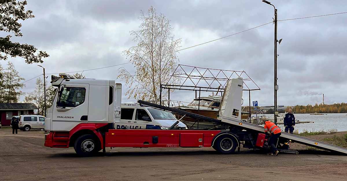 Henkilöauto suistui mereen Kotkassa – vedestä löytyi kuollut ihminen | Kymenlaakso