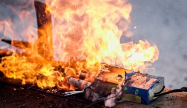 Pienessä laitteessa voi piillä iso paloriski – asiantuntija kertoo, mitä akun lataamisessa pitää huomioida | Uutisia lyhyesti