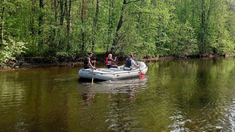 Perttu vie tuoreessa jaksossa Anniinan treffeille luonnon helmaan.