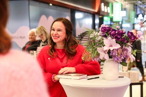 Satu Rämön Islanti-dekkarit hallitsevat lainatuimpien kotimaisten kaunokirjojen listaa.