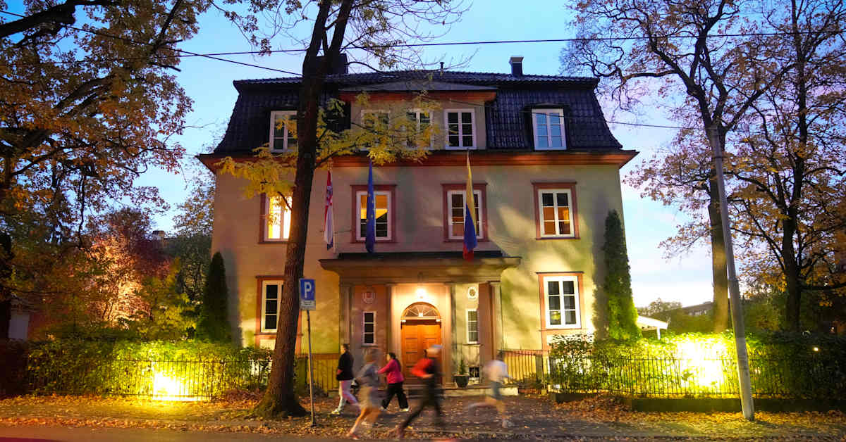 Venezuela sulkee suurlähetystönsä Norjassa – syyksi epäillään protestia Nobelin rauhanpalkinnon vuoksi | Uutisia lyhyesti