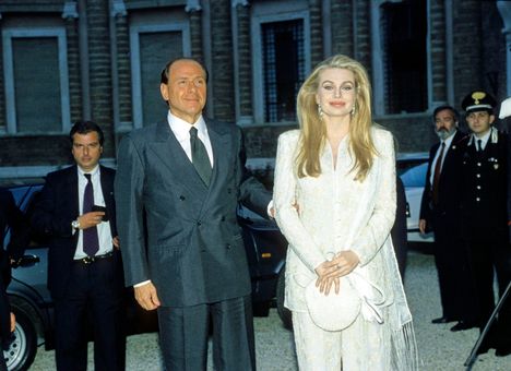 Veronica Lario lopetti näyttelijänuransa tavattuaan mediamoguli Silvio Berlusconin, josta tuli Italian kolminkertainen pääministeri. He olivat naimisissa vuosina 1990–2010. Kuva vuodelta 2009.
