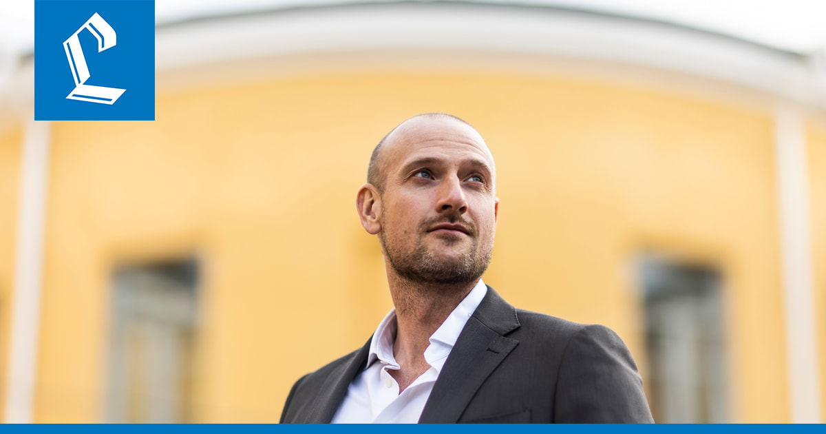 Menestyskirjailija Max Seeck kirjoittaa kirjan joka vuosi, mutta hittikirjan jälkeen hän väsähti