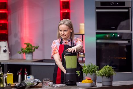 Riikka Purra tunnetaan smoothiesta ja mehuistaan, mutta lakritsi on hänen suurin paheensa. – Kaupassa käynti ja ruuanlaitto on jäänyt puolisolle työkiireiden keskellä. Lakritsia on tullut syötyä aivan liikaa, Purra myöntää.