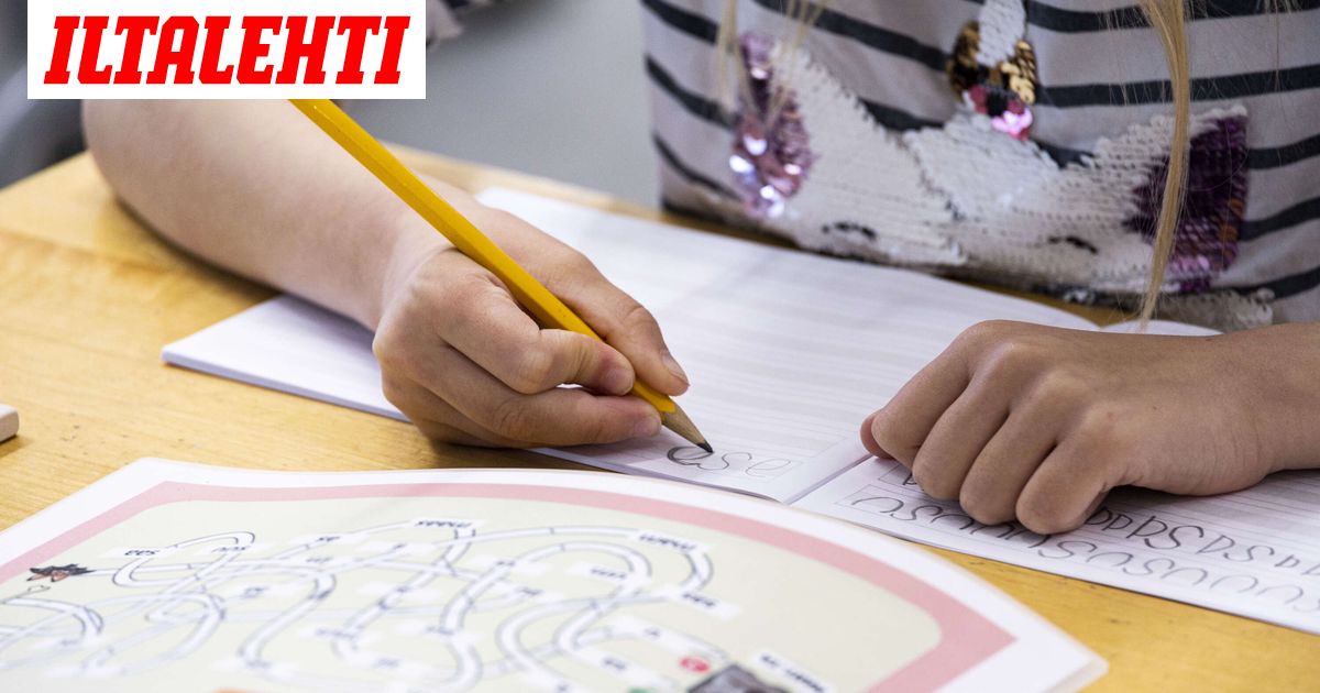 Potkut saanut kohuopettaja vaatii potkujensa perumista