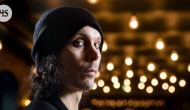 Kirja-arvio | Kiertueteknikolta vakavia syytöksiä Ville Valoa kohtaan - HS.fi