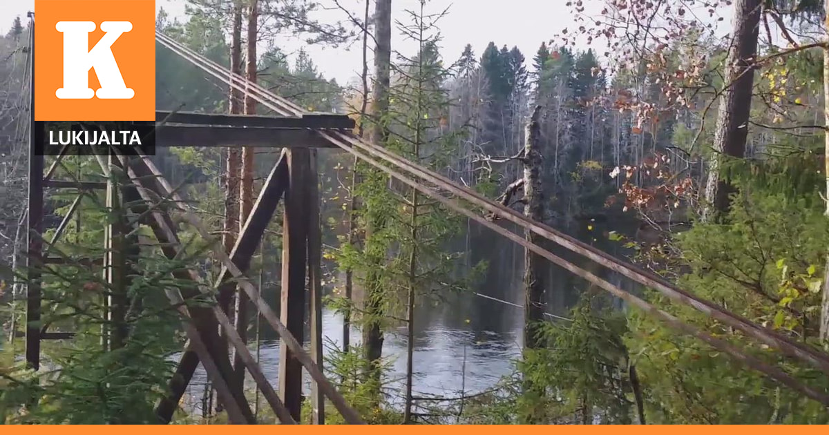 Vanha riippusilta josta muistot ja vaijerit jäljellä Oulujoen yli.