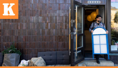 Hallituskadun vesivahinko kasteli laatikkokaupalla kirjoja kirjailijaseuran tiloissa – "Meillä oli puoli metriä vettä kellarissa"