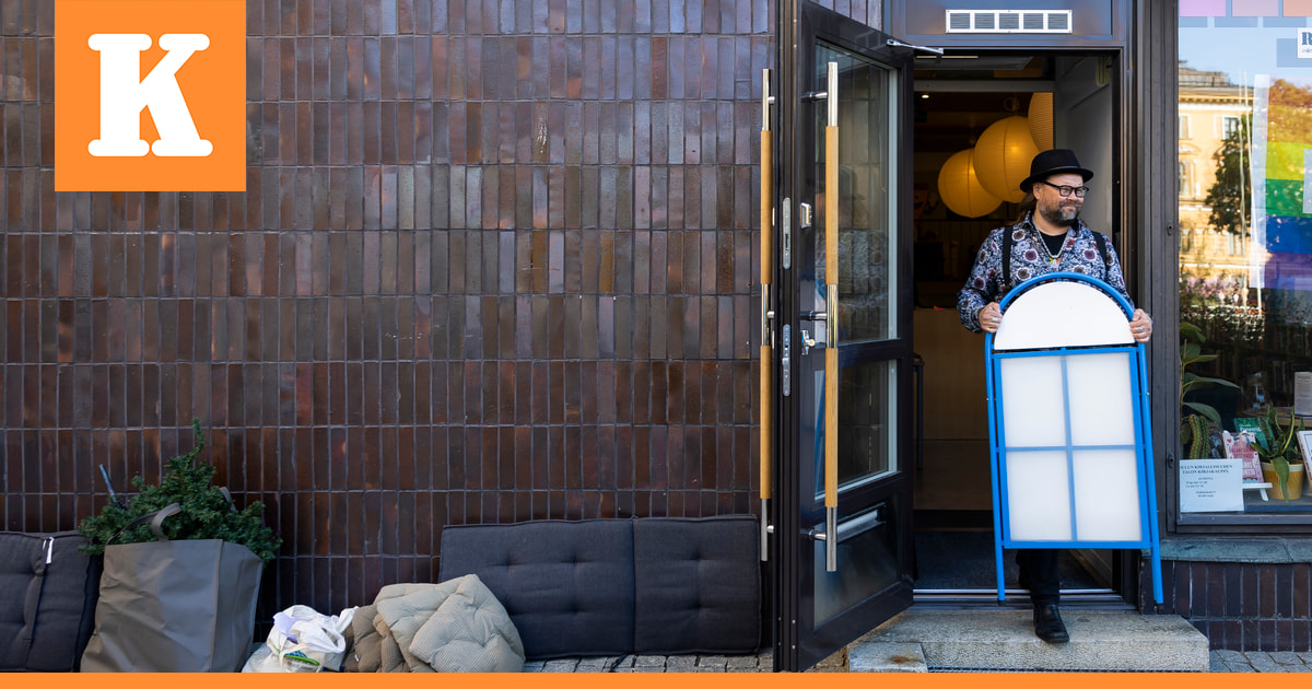 Hallituskadun vesivahinko kasteli laatikkokaupalla kirjoja kirjailijaseuran tiloissa – "Meillä oli puoli metriä vettä kellarissa"