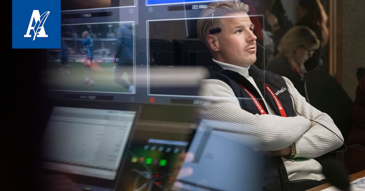 Henri Määttä tekee työtä, jonka miljoonat näkevät – kulta­sormen juhlissa esiintyi Heikki Silvennoinen pukeutuneena Kummeli-hahmoksi