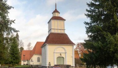 Oulun kaksi seurakuntaa kielsi tilojensa käytön sateenkaariparien vihkimiseen – kirkkoherra: Olen vihainen ja surullinen | Kotimaa