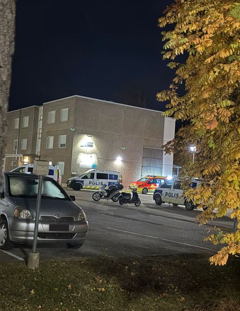 Asunnon tapahtumat aiheuttivat kerrostaloalueelle varhaisen poliisioperaation.