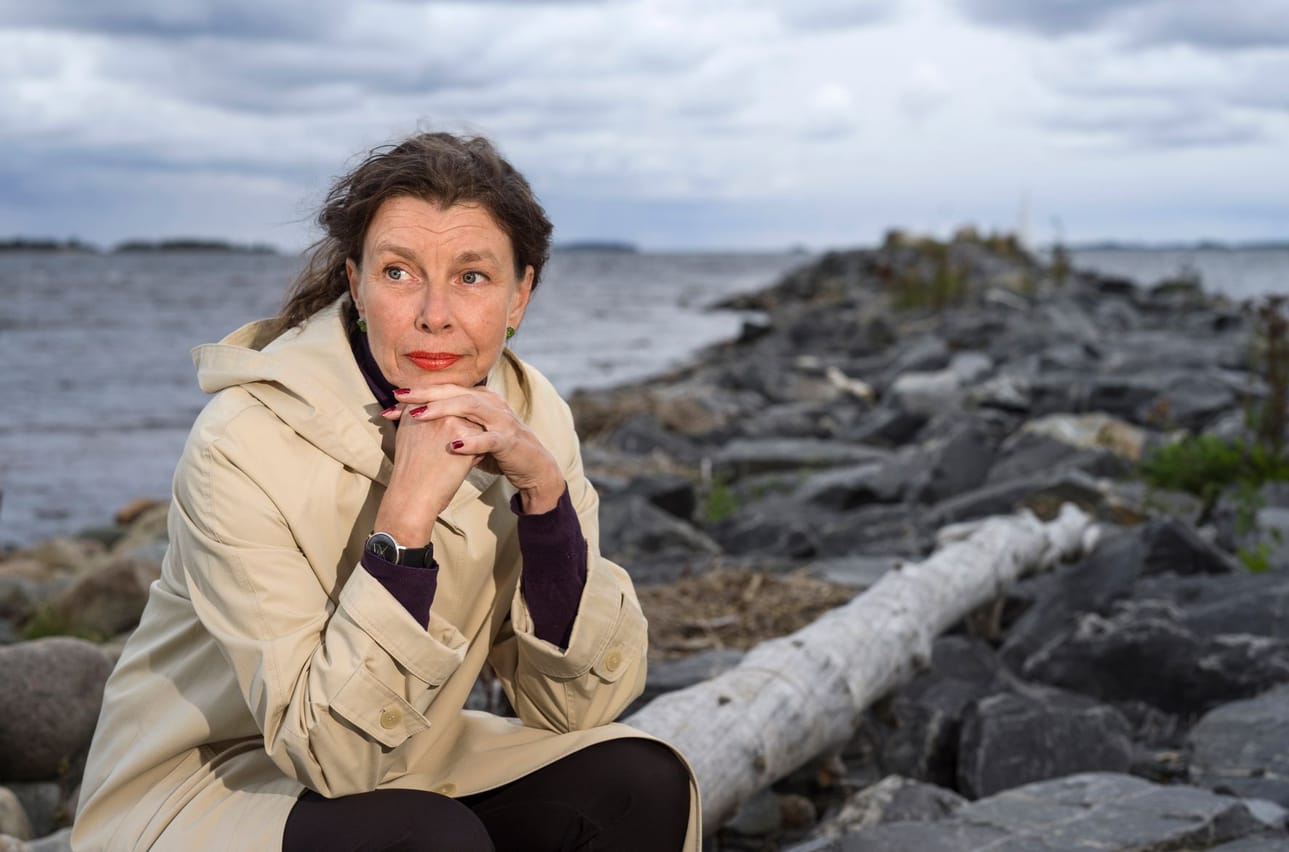 Oululainen kirjailija Katariina Vuori jatkaa uudessa romaanissaan viisikymppisen arkeologin Armin tarinaa.