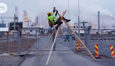Elokuva-arvio: Me hymyillään, vaikka saataisiin turpaan, sanoo Elokapina-aktivisti erinomaisessa dokumentissa - HS.fi