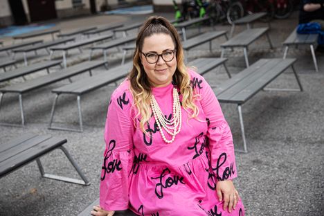 Paula Silven toteaa, että yliopistojen toiminta heijastuu myös tutkimuksen vapauteen ja samalla demokraattisen yhteiskunnan säilymiseen.