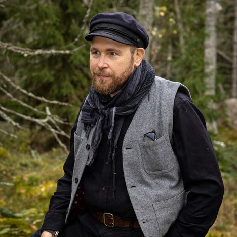 Lindholm kertoo tuntevansa häpeää kokemastaan lähisuhdeväkivallasta.