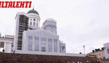 Mikki Hiiri yrittää saada ihmisiltä rahaa Helsingissä