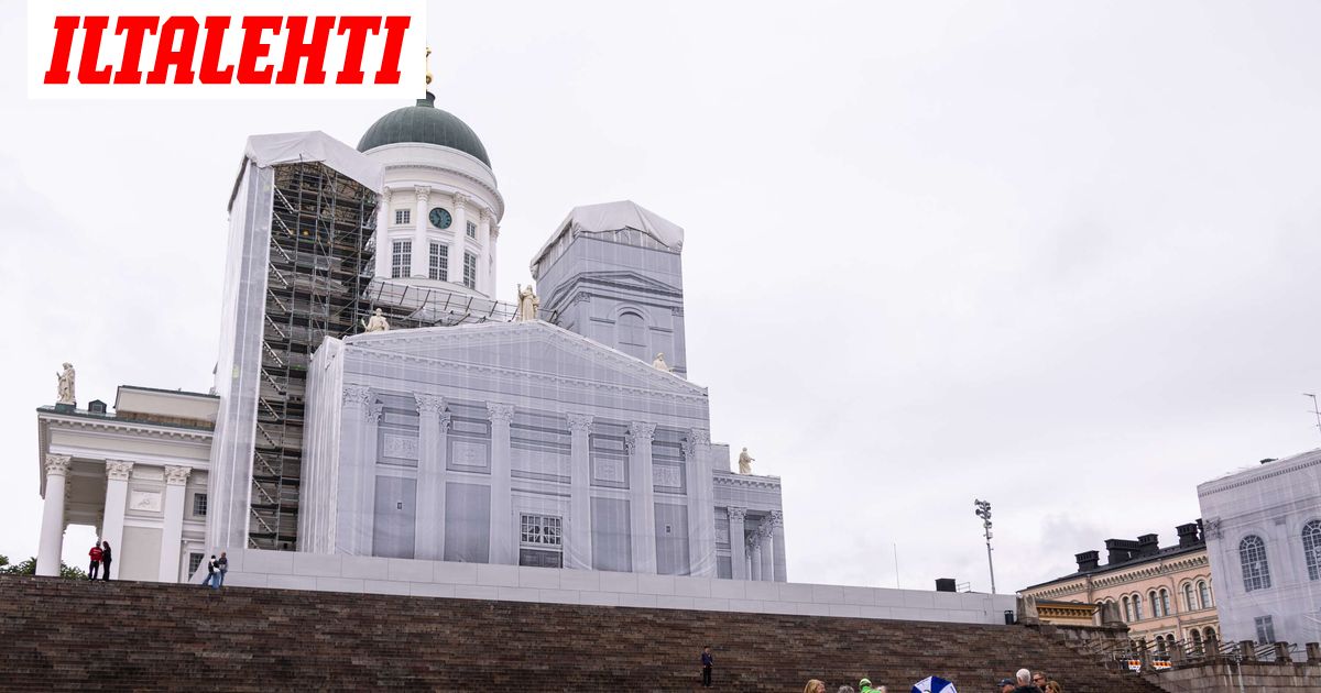 Mikki Hiiri yrittää saada ihmisiltä rahaa Helsingissä