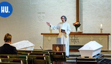 Kuvareportaasi | 28-vuotiaan miehen hautajaisissa ei ollut ketään läheistä | Paikalliset