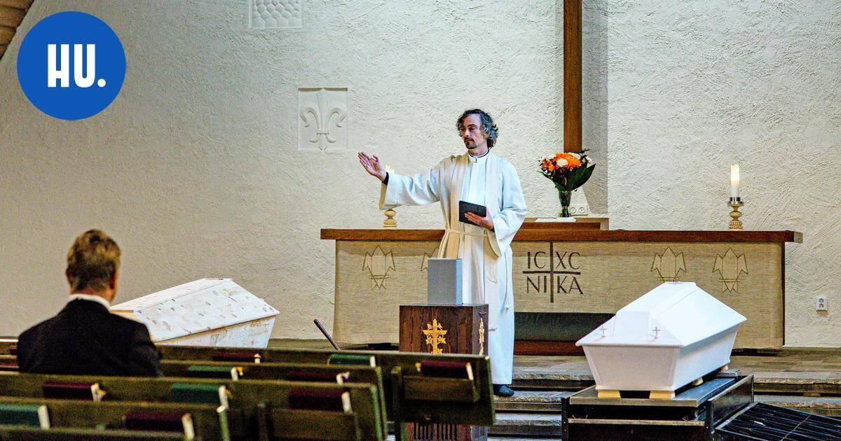 Kuvareportaasi | 28-vuotiaan miehen hautajaisissa ei ollut ketään läheistä | Paikalliset