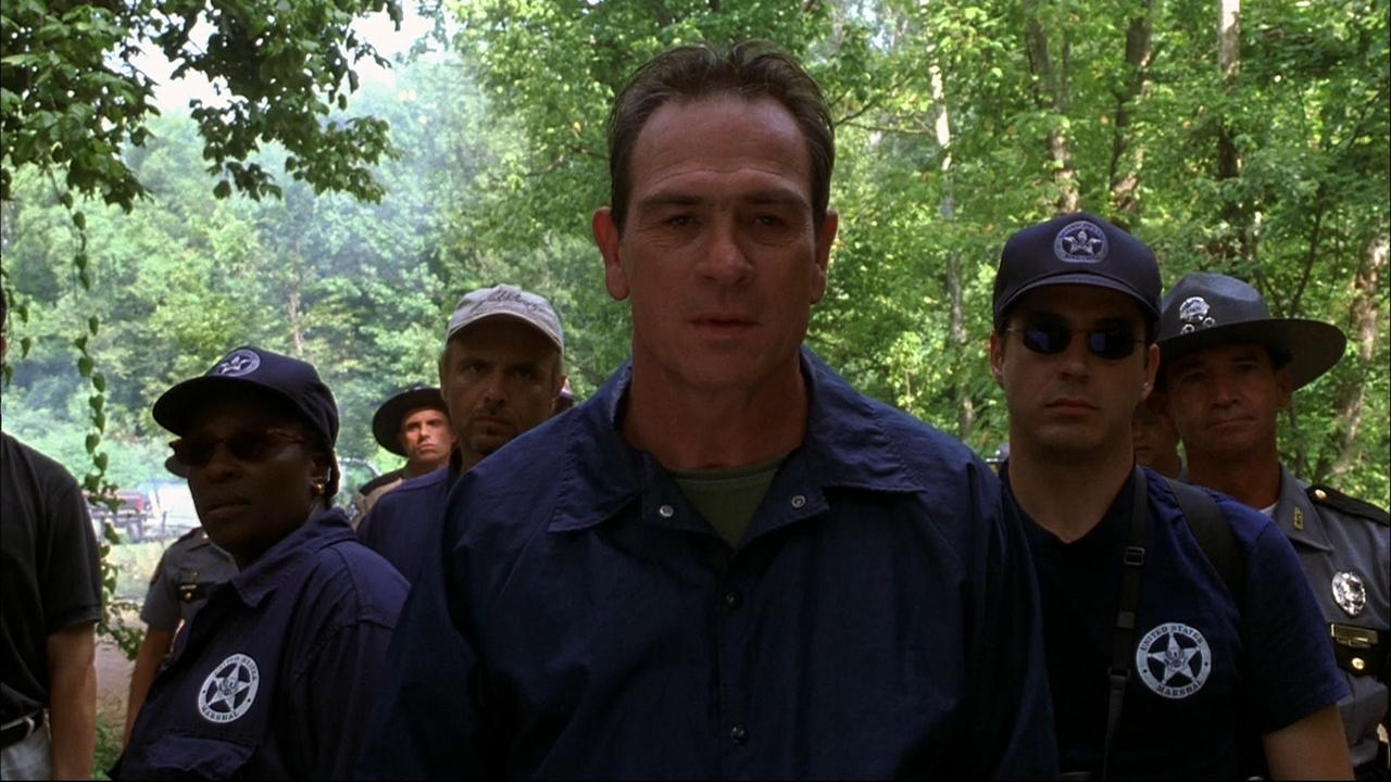 Illalla tv:ssä: Liittovaltion agentti palaa rikollisjahtiin – tekijät pettyivät nähdessään vankien kuljettamiseen tarkoitetun lentokoneen