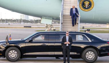 Yhdysvaltain salainen palvelu löysi epäilyttävän kopin, josta on suora näköyhteys lentokoneesta poistuvaan Donald Trumpiin | Uutisia lyhyesti