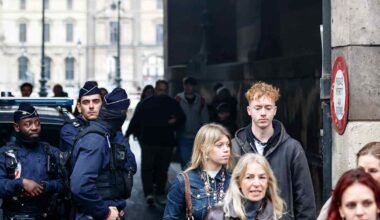 Louvren ryöstö mainehaitta Ranskalle, sanoo maan oikeusministeri – museo pysyy maanantaina kiinni | Uutisia lyhyesti