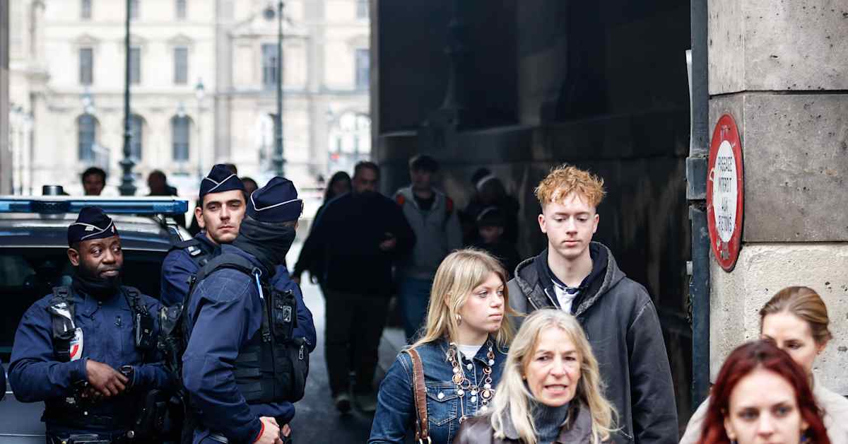 Louvren ryöstö mainehaitta Ranskalle, sanoo maan oikeusministeri – museo pysyy maanantaina kiinni | Uutisia lyhyesti