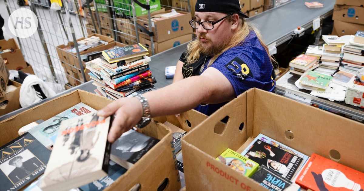 Kierrätyskeskuksessa saa hyvän käsityksen siitä, mitä ihmiset eivät halua säilyttää kirjahyllyissään