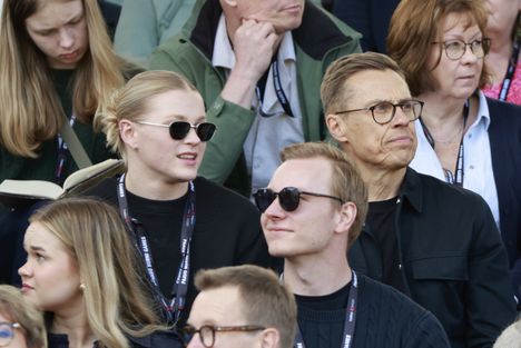 Wilma Murto ja Alexander Stubb seurasivat yhdessä Paavo Nurmi Gamesin kilpailuja kesäkuussa 2024.