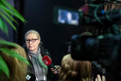 Anneli Auer Turun oikeustalolla seksuaalirikosasian käsittelyssä lokakuussa.