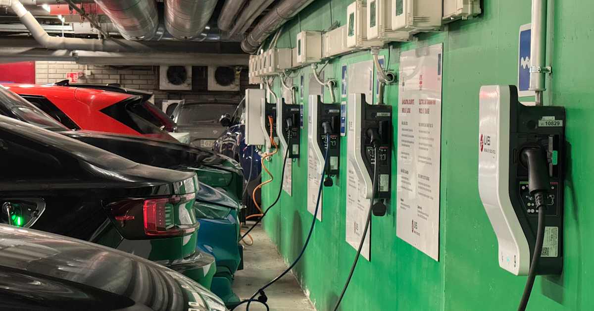 Europark kieltää Tampereen palossa syttyneen Audi-mallin lataamisen halleissaan: ”Vaikka riski on pieni, ei oteta sitä” | Kotimaa