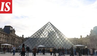 Louvren johtaja tunnustaa sokean pisteen