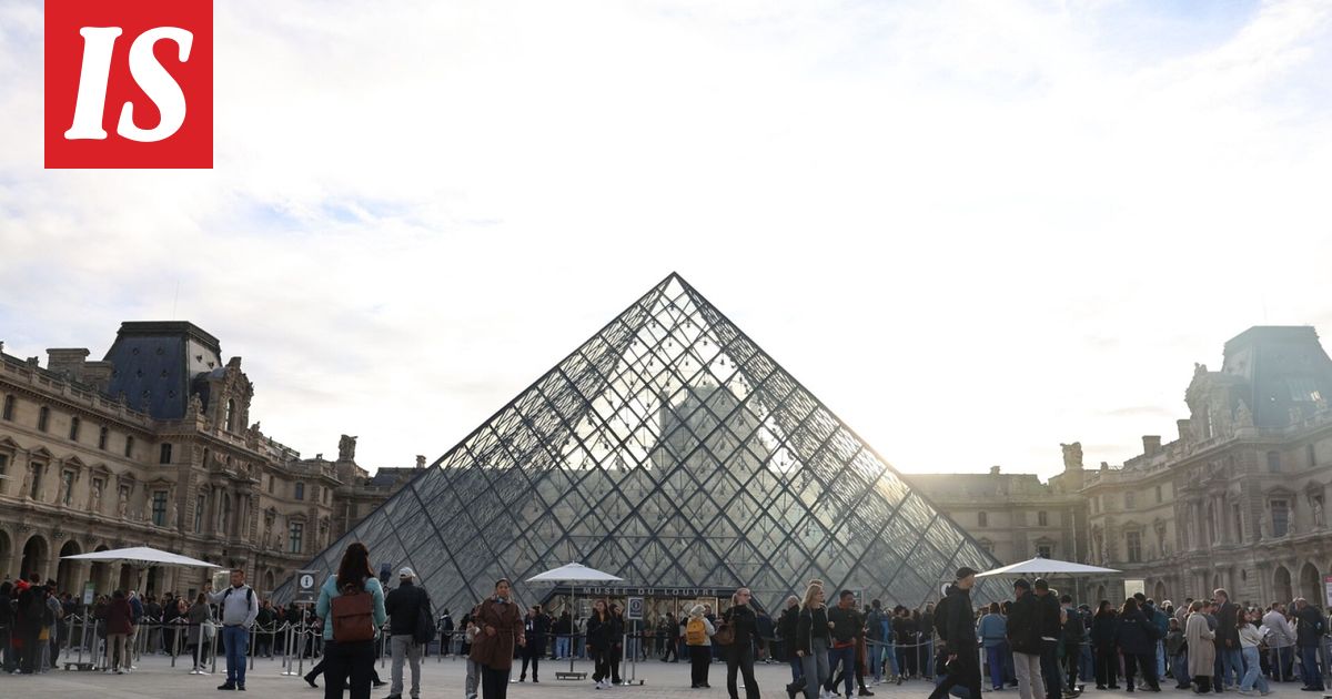 Louvren johtaja tunnustaa sokean pisteen