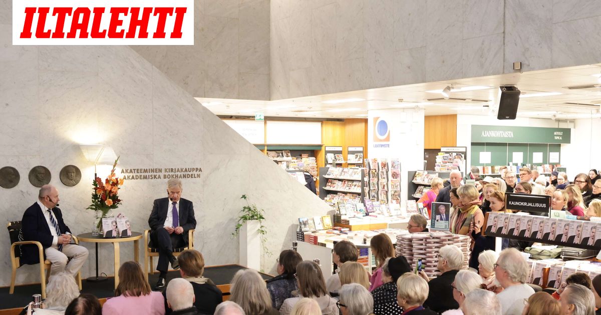 Sauli-isä esiintyi kirjakaupassa – Jenni Haukio ja Aaro, 7, kuuntelivat