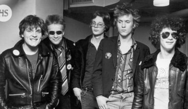 Mikko Saarela oli Eppu Normaalin ideologi ja sanoittaja