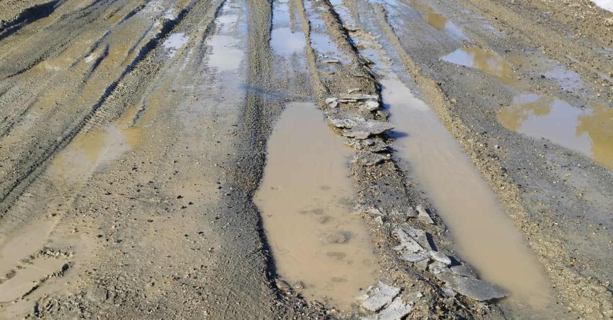 Suomen surkein kylätie löytyy Lapista – Kittilän lässähtänyt tie vei voiton | Lappi