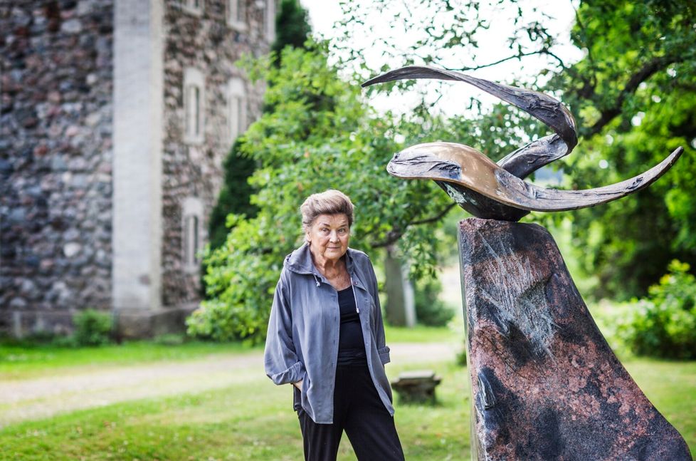 Ikääntyessään Jean Ramsay on alkanut arvostaa äitinsä, kuvanveistäjä Laila Pullisen taidetta yhä enemmän.