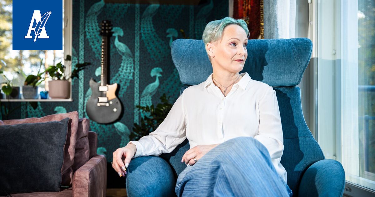 Annukka Salama ryhtyi täysipäiväiseksi kirjailijaksi, vaikka tulot alalla laskevat vuosi vuodelta