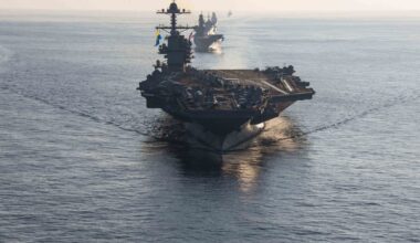 USA lähettää maailman suurimman lentotuki­aluksen Etelä-Amerikan vesille torjumaan huumekauppaa | Uutisia lyhyesti