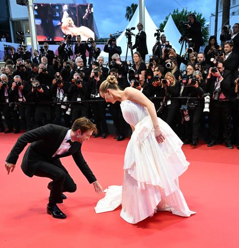 Jennifer Lawrence pukeutui Dioriin myös Cannesin elokuvajuhlilla toukokuussa. Tuolloin hän valitsi asukseen klassista, veistoksellista Dioria.