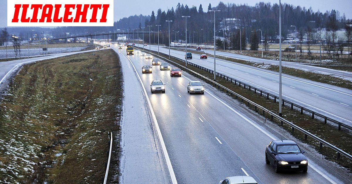 Somevaikuttaja synnytti lapsen autoon – Jakoi hätäkeskusnauhan tilanteesta