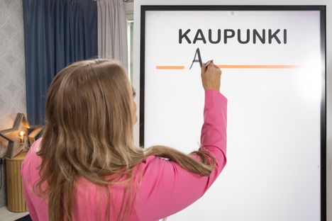 Kaikki pelit eivät ole katsojien mieleen. Perinteiset tietovisakysymykset ovat tuotannon mukaan saaneet katsojilta täystyrmäyksen, kuten myös peli, jossa siirrellään tulitikkua.