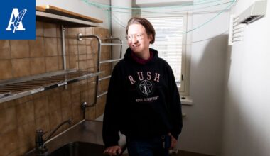 Miska Allonen halusi teininä Aku Ankka -piirtäjäksi – Nyt hän sytyttää elämää pimeisiin ikkunoihin