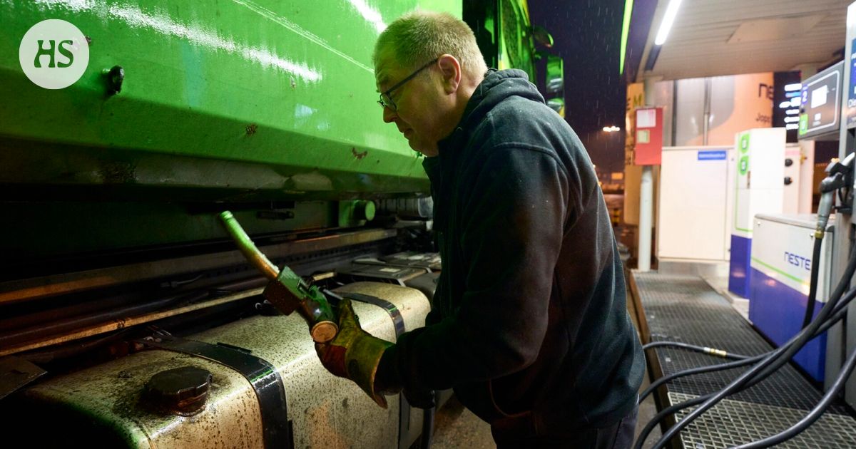 HS todisti, miten rekkakuski jäi ilman bensaa sunnuntaina Vuosaaressa