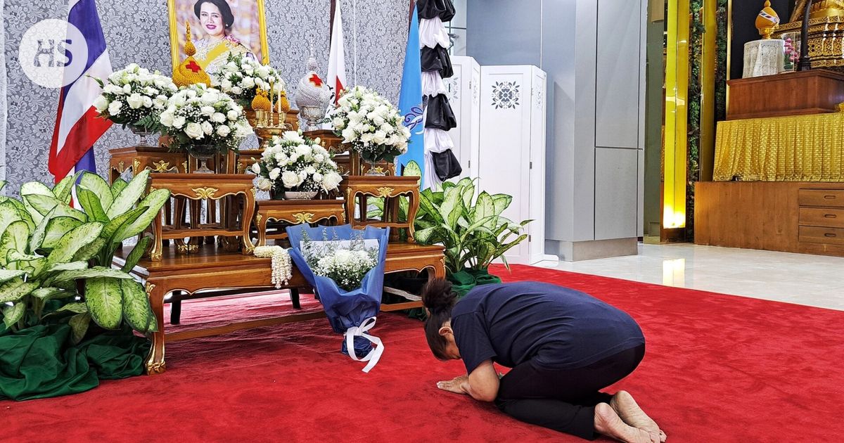 Kuningataräidin kuolemaa surraan näyttävästi – Blackpinkin konserttikin muuttui mustavalkoiseksi