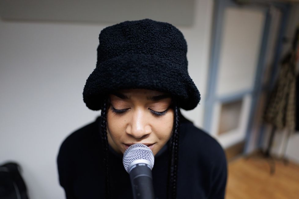 Laulaja Emilia Sisco löysi jo nuorena oman identiteettinsä soul-musiikista. ”Pystyin samastumaan soulin esittäjiin, kieleen, sanoitusten sisältöön ja musiikin vibaan.”