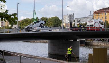 Aurajokeen syöksyneen auton kuljettaja kertoi poliisille ajaneensa 120 km/h